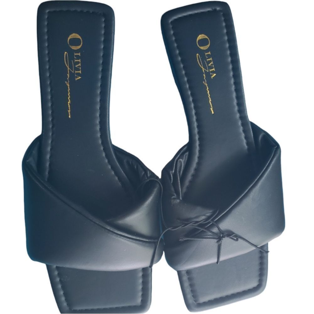 OLIVIA FERAGAMO SIZE 6MED NWT BLACK FLAT